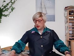Milf Ilona has tief her husband to the bed to suck him