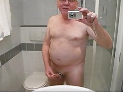 Opa Mario Spielt an sich rumm
