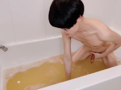 Solo tub salts vibrate her and she wanks, dumping water and climax fireworks