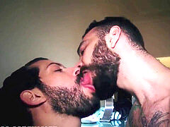 Rafael detects Paris' pleasures