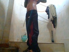 Teen Muslim Pakistani Gives a Handjob