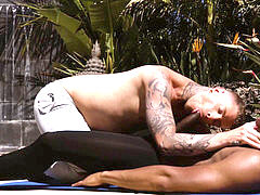 XXL dark-hued knob Gets Attention In A intimate Yoga Class