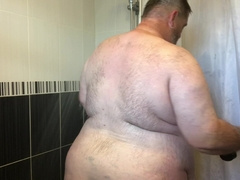 Superchub 550lbs taking a bathroom