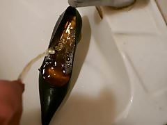 Piss in wifes high heeled classic pump