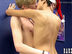 twinks Liam Summers and Felix Russo enjoy without a condom