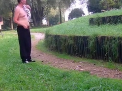 Exhib dans le park et le lengthy de l'autoroute