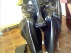 Sissy Wood Have Fun in Love Glove with a Jerk over a Welly to Complete.