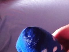 sockslave jerks off in stinky girl-sock