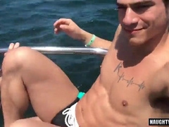 Watch this thick & horny guy deepthroat & cash in on his hot cumshot