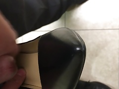 Cimmong in my secretary's heels