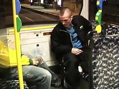 Fellation dans un bus