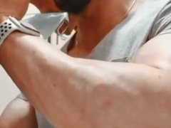 Chupando Verga en el Baño Público del Centro Comercial #Cruising