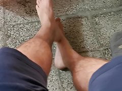 Feet ready for sniffing