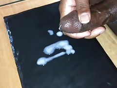 Spraying out some Heavy Cum