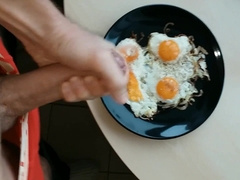 Kozzy makes breakfast and nutting on food, yummy jism