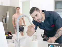 Plumber Arad Winwin fucking Aiden in the ass