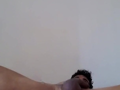 latino wondrous juega en su cama mostrando su stellar y perfecto donk