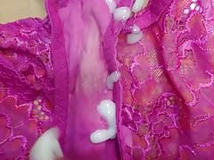Branle dans une culotte propre de ma femme qu'elle portera