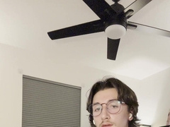 nerdy twunk masturbates off in his apartment