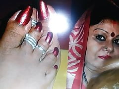 Spicey INDIAN AUNTY Wants It On Her Feet And Face