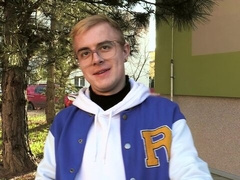 Bleached hottie with a body takes dick in his asshole