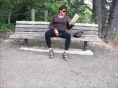 Hispanic CD wanks in the park