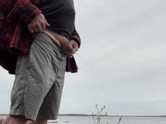 Peeing along the sea