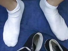 College slut shows you his nice feet