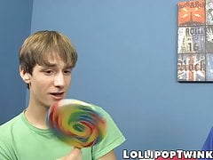 Lollipop addicted twink Nathan Stratus gets massive facial