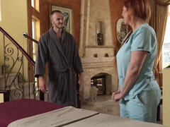 Grote mammen, Rondborstig, Diep in de keel, Lul, Fetisj, Moeder die ik wil neuken, Tatoeage, Tieten likken