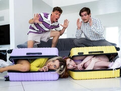 18 ans, Anal, Gros cul, Grosse bite, Sucer une bite, Le plan cul à quatre, Adolescente, Nénés