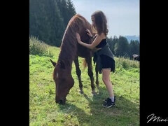 Grosser schwanz, Blasen, Braunhaarige, Handjob, Selbstgemacht, Zierlich, Öffentlich, Ablutschen