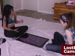 Bouteille, Brunette brune, Jeux, Hd, Lesbienne, Dénudage, Adolescente, Nénés