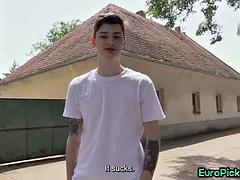 Amateur, Européenne, Homosexuelle, Branlette thaïlandaise, De plein air, Pov, Réalité, Tatouage