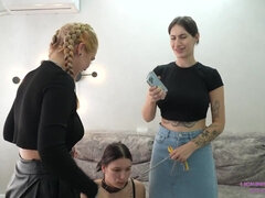 Rondborstig, Fetisj, Voeten fetish, Lesbisch, Meesteres, Slaaf, Slet