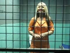 Gros seins, Bondage, Plantureuse, Humiliation, Prisonnier, Mère que j'aimerais baiser, Punition, Nénés