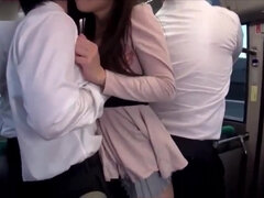 18 ans, Amateur, Asiatique, Bus, Éjaculation interne, Branlette thaïlandaise, Japonaise, Adolescente