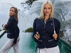 18 ans, Grosse bite, Sucer une bite, En levrette, 2 femmes 1 homme, De plein air, Adolescente, Nénés