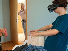 Grosse titten, Blondine, Blasen, Europäisch, Handjob, Milf, Piercing, Stiefmutter