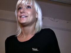 Enthousiasteling, Blond, Pijpbeurt, Handbeurt, Hongaars, Buiten, Kut duiken, Tatoeage