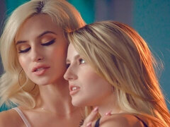 Rubia, Penetracion con dedos, Besar, Lesbiana, Lamidas, Masturbación, Flaco, Adolescente