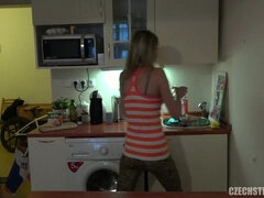 Enthousiasteling, Grote mammen, Blond, Vriendje, Sperma, Kwartet, Handbeurt, Gezichtspunt