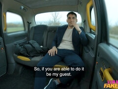 デカ尻, フェラチオ, ブーツ, 車, ヨーロピアン, 女, なめる, スパンキング