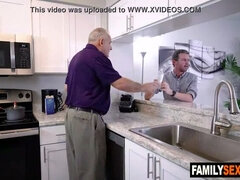 Blasen, Braunhaarige, Familie, Fussjob, Brille, Taboo, Jungendliche (18+), Onkel