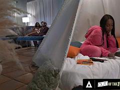 Gros seins, Attrapée, Tromperie, Interracial, Masturbation, Réalité, Adolescente, Nénés