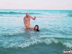 Plage, Brunette brune, Éjaculer dans la bouche, Faciale, Hard, Lécher le sphincter, Rugueux, Adolescente