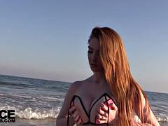 Tussi, Strand, Grosse titten, Rotschopf, Solo, Titten