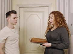 Rondborstig, Oudere vrouw, Hd, Keuken, Ondergoed, Moeder die ik wil neuken, Roodharige vrouw, Russisch