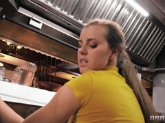 お尻, デカ尻, 茶髪の, 衣服着たままセックス, ハードコア, キッチン, オマンコ, 馬乗り