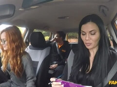 Blasen, Auto, Besamung, Hundestellung, Würgen, Lecken, Pov, Muschi